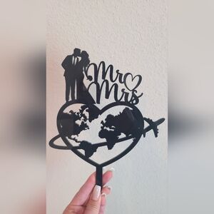 Black Heart-Shaped World Map Cake Topper